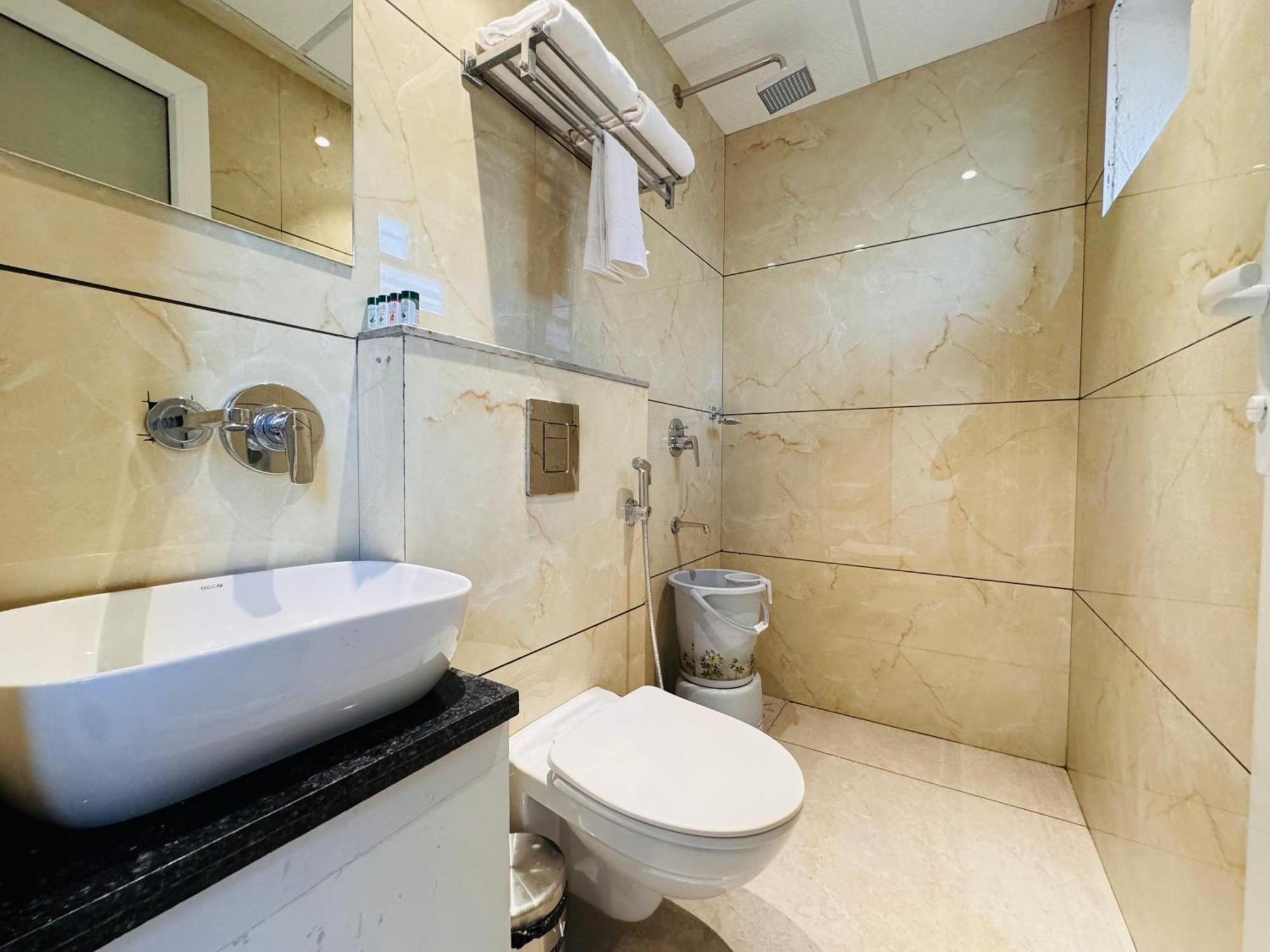 Hotel Rudhav Palace 우자인 외부 사진