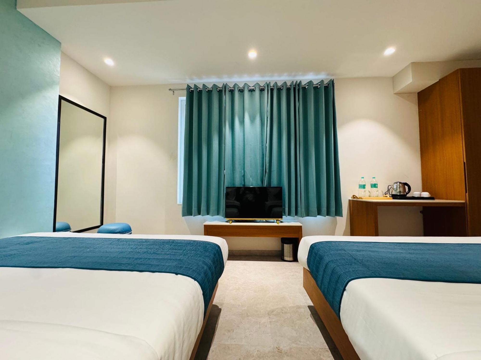 Hotel Rudhav Palace 우자인 외부 사진