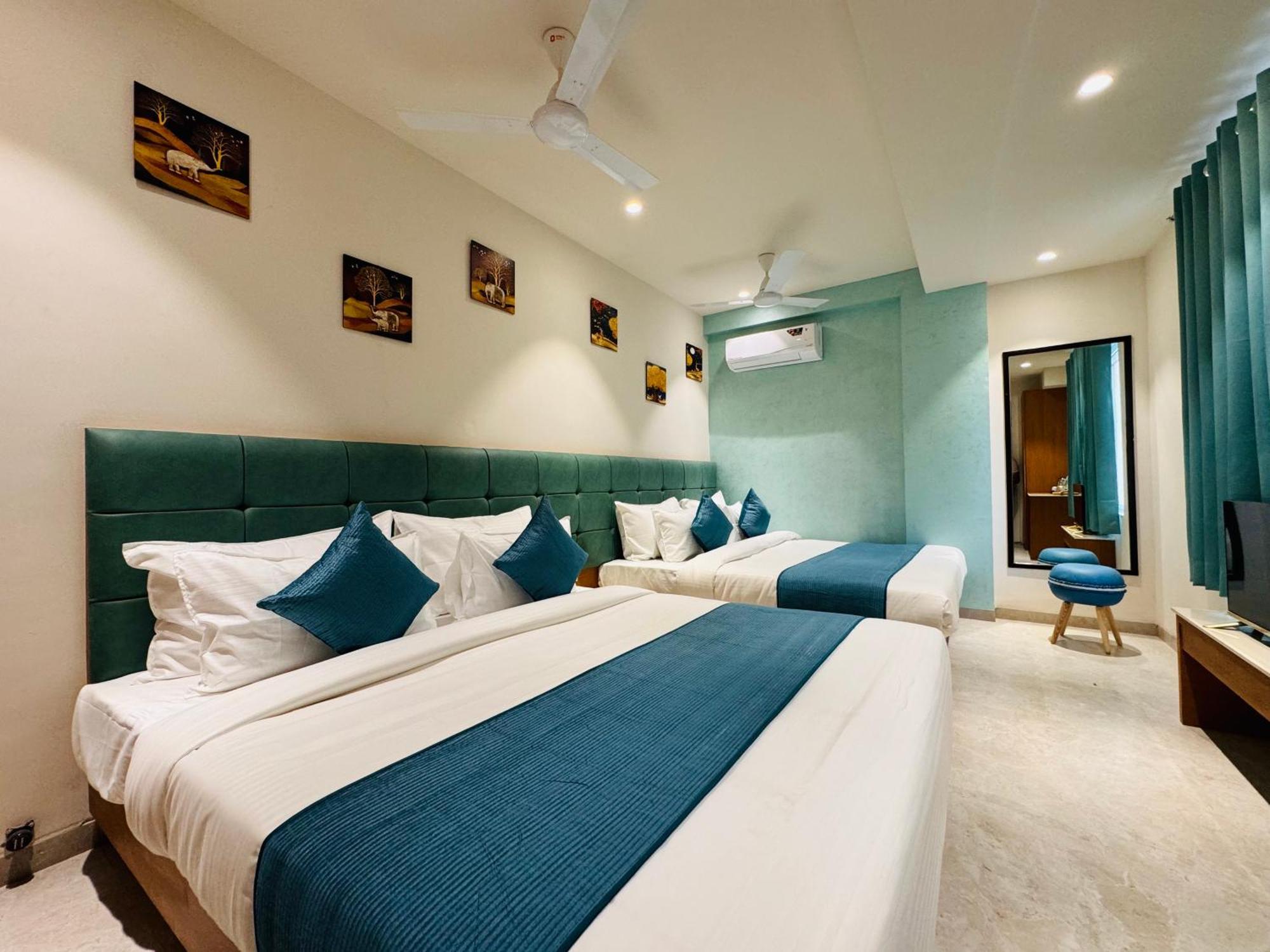 Hotel Rudhav Palace 우자인 외부 사진