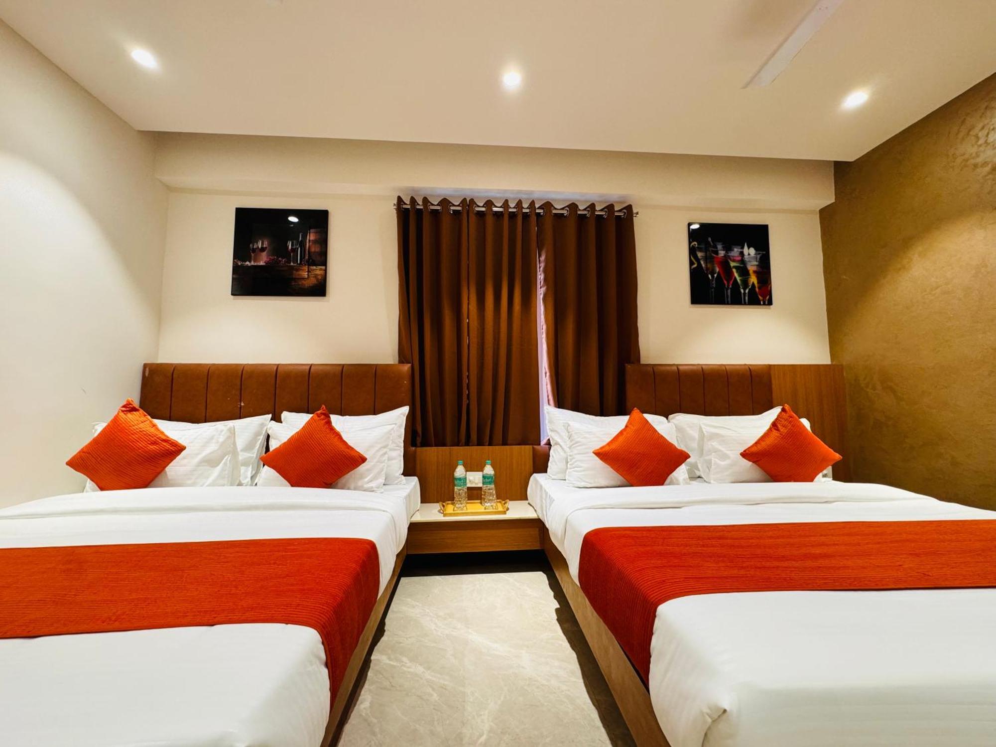 Hotel Rudhav Palace 우자인 외부 사진