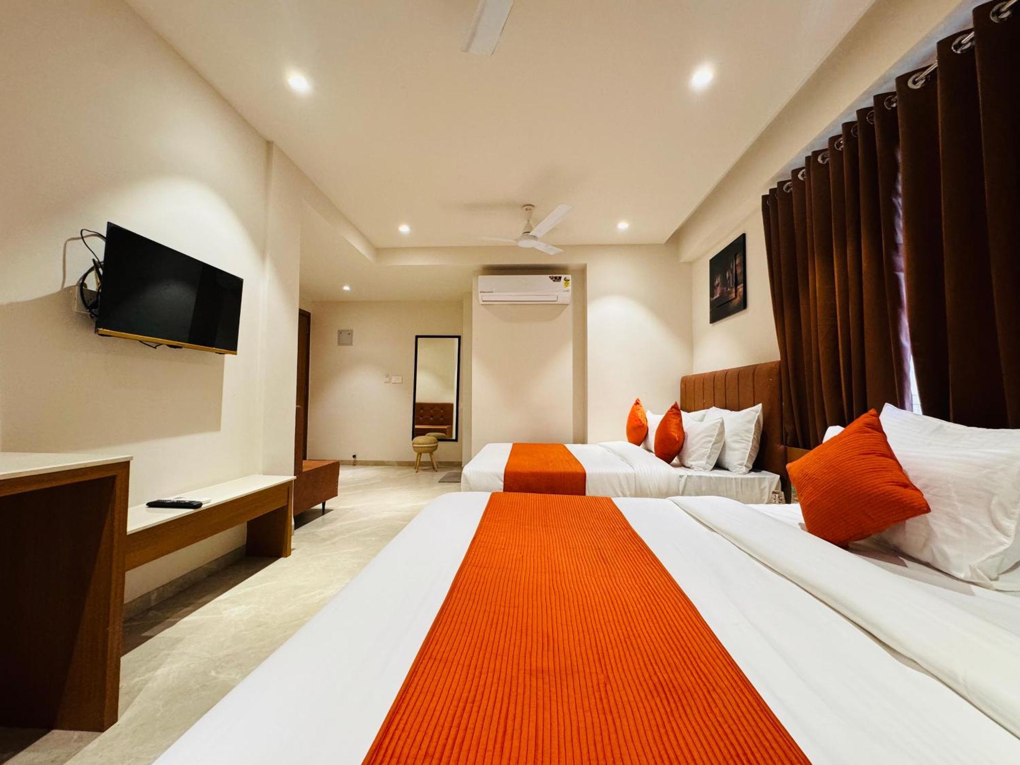 Hotel Rudhav Palace 우자인 외부 사진