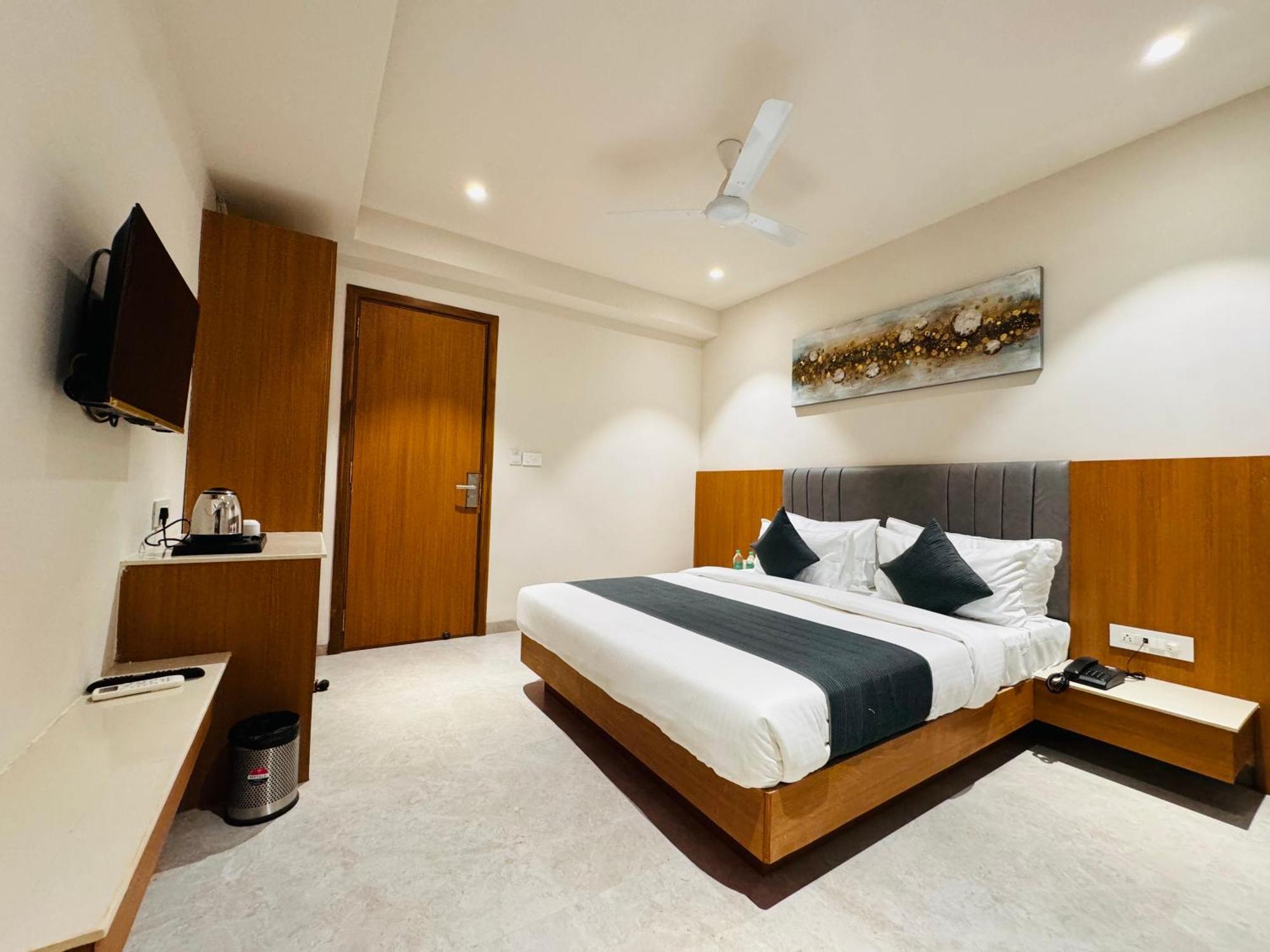 Hotel Rudhav Palace 우자인 외부 사진