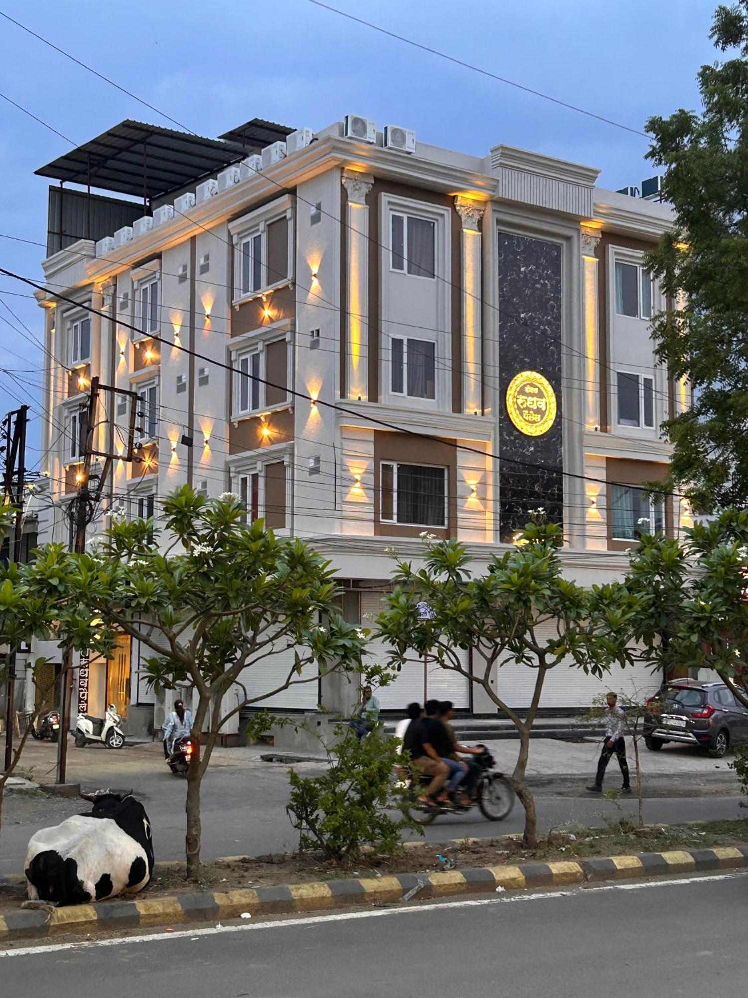 Hotel Rudhav Palace 우자인 외부 사진